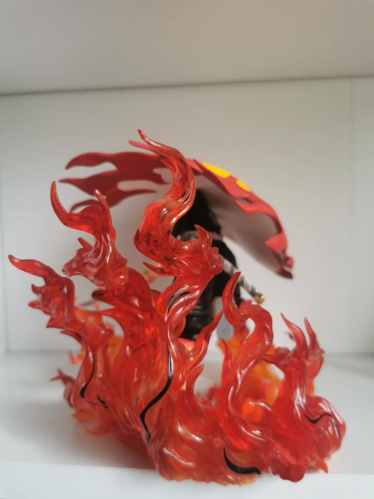 Продавам Kyojuro Rengoku  Demon Slayer