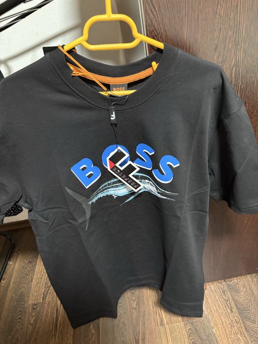 Tricouri si hanorac detalii in privat