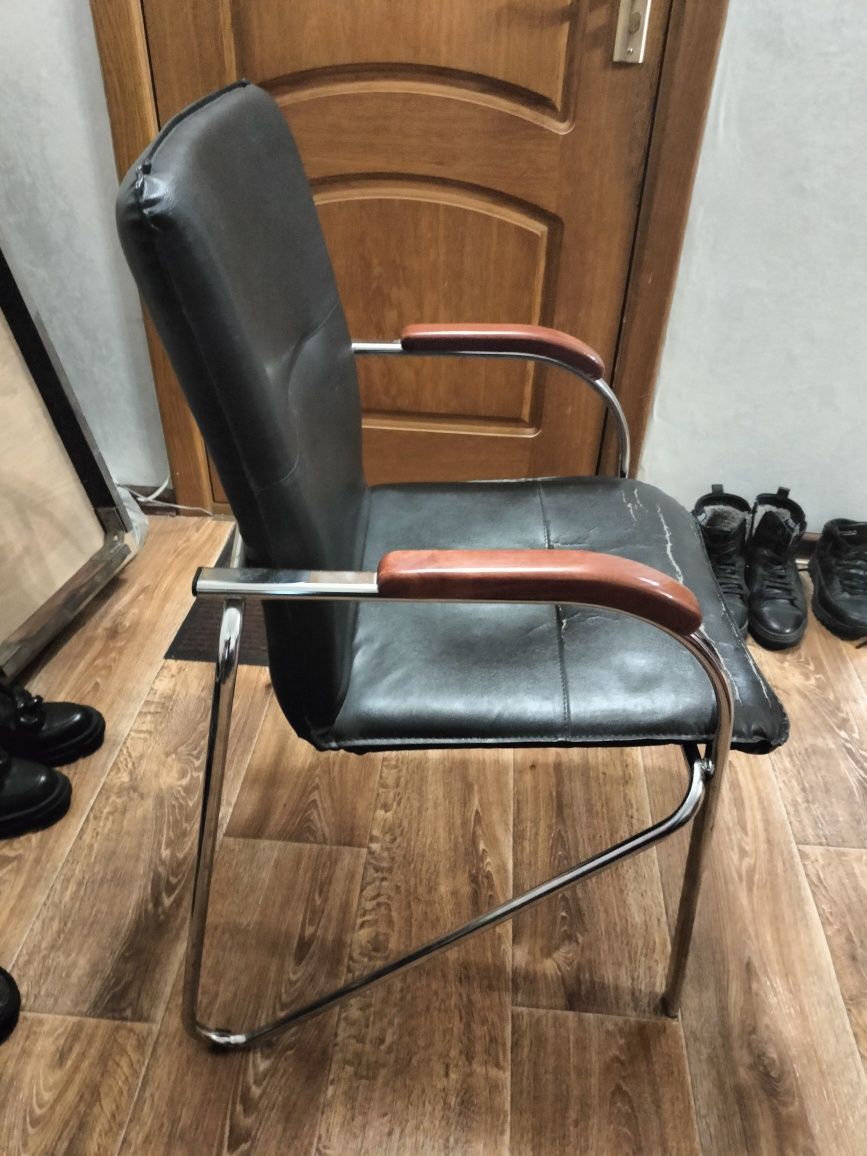 Продаю стул кресло для офиса Караганда