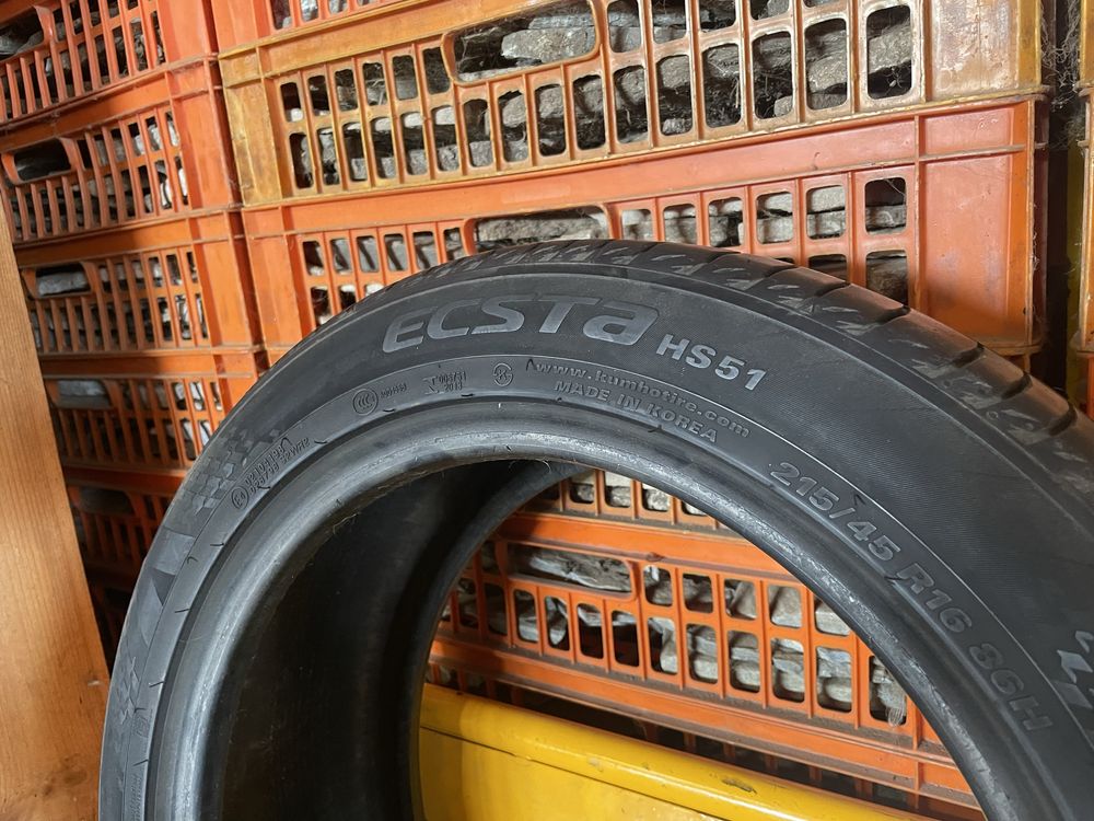 2бр. Kumho Ecsta HS51 215/45/16, 7мм, ДОТ 1318
