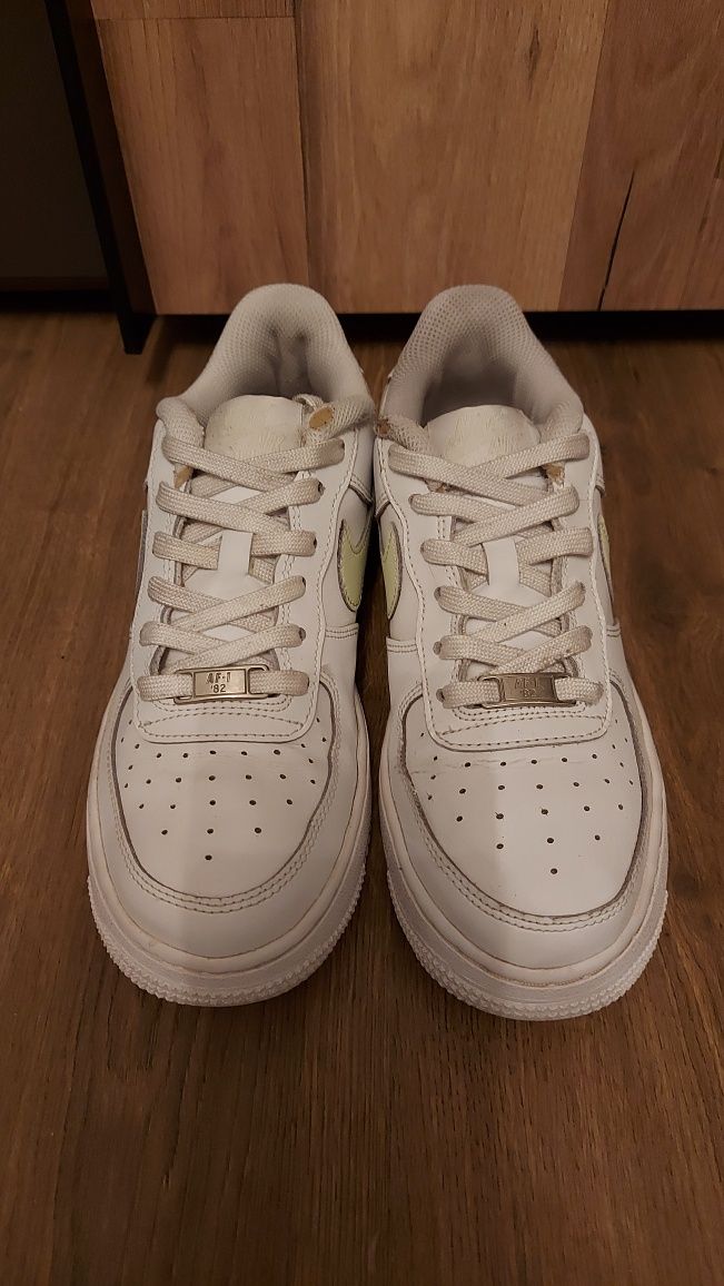Дамски маратонки NIKE AIR FORCE 1