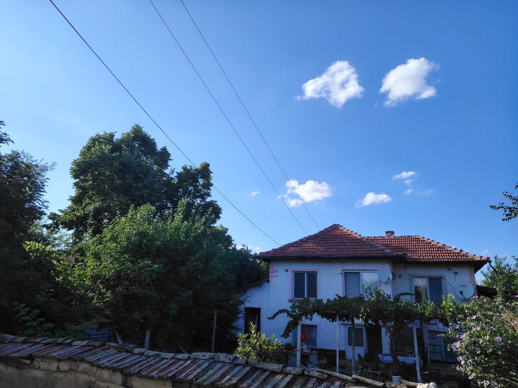 Къща в близост до Плевен .