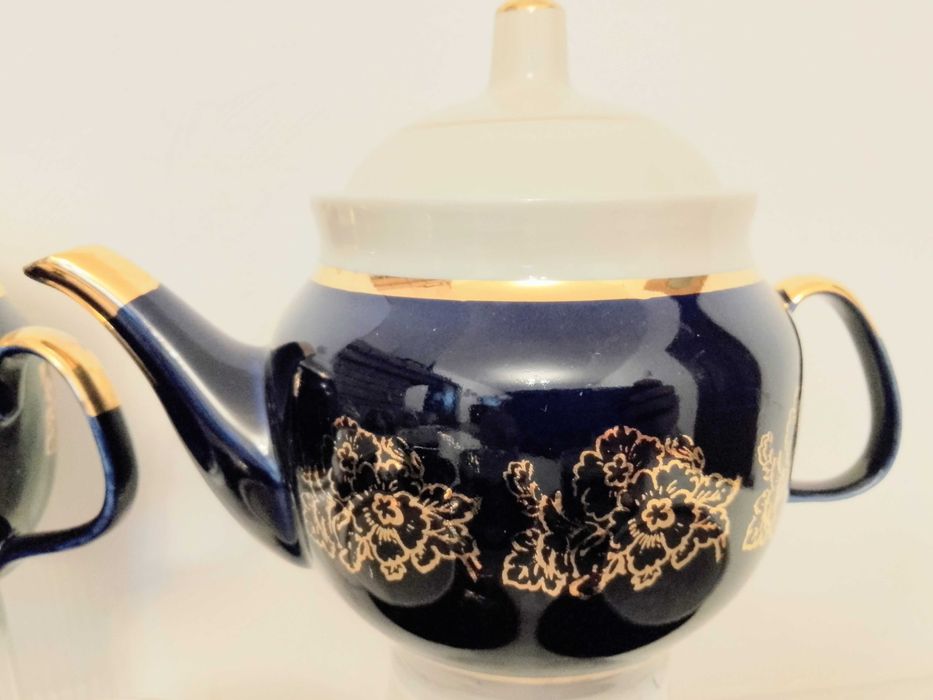 Порцеланов руски сервиз за чай.Отличен подарък.