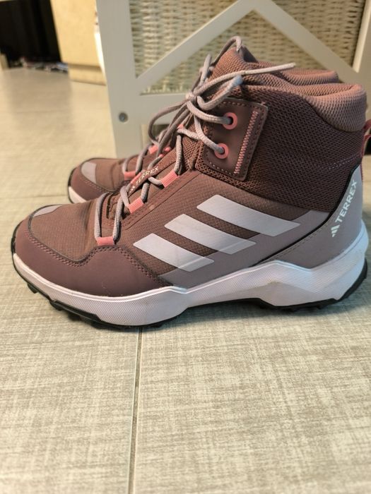 Боти 70 лв Adidas