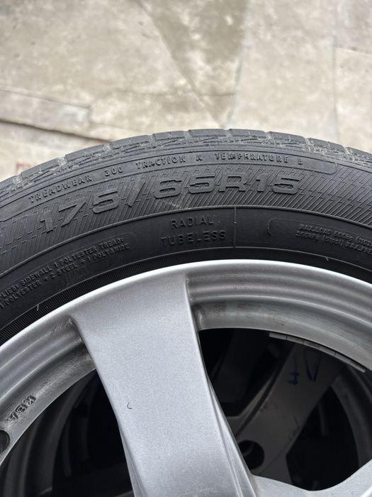 Vand jante aluminiu cu cauciucuri