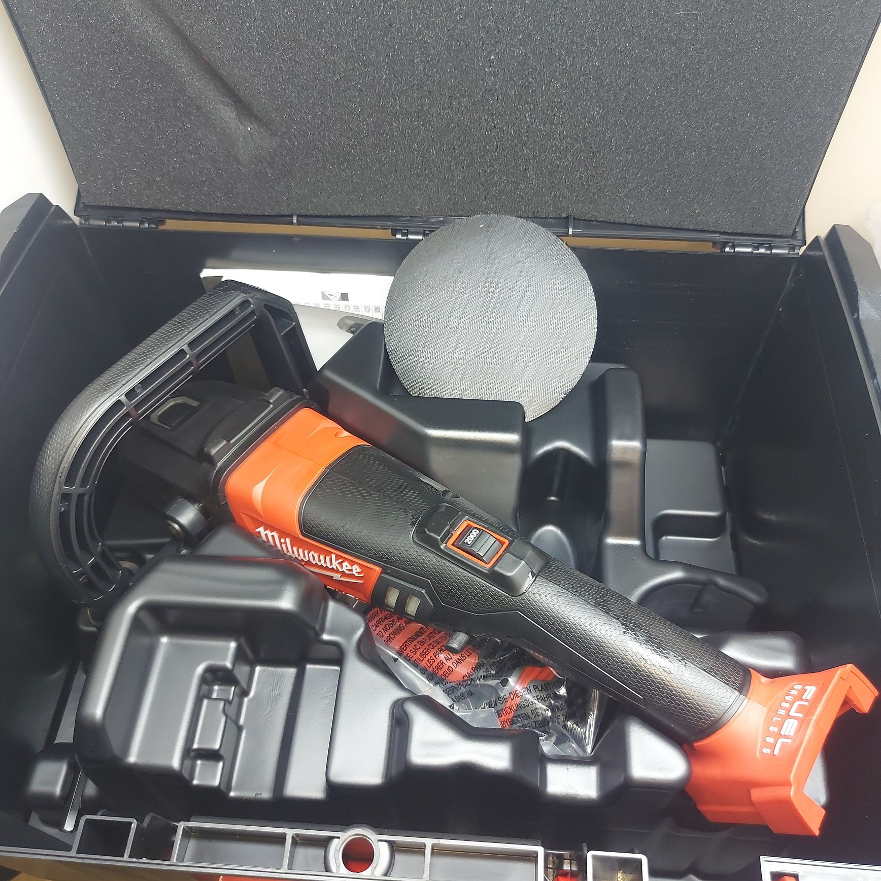 Акумулаторна полираща машина Milwaukee FUEL M18 FAP180-0X