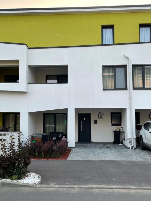 Casa insiruita in tractorul (aproape mall coresi )