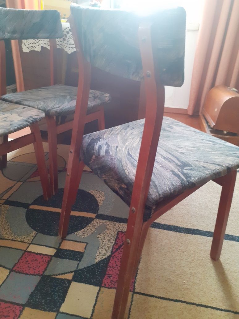 Продам стулья деревянные