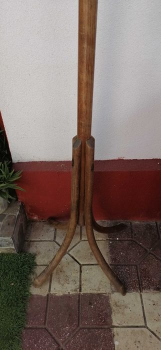 ofer  spre   vanzare  cuier   tip  pom  170 lei