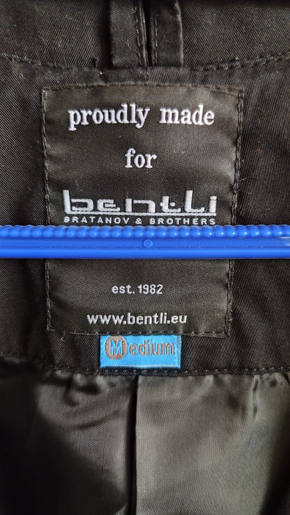 Блейзъри, сака- Bershka и H&M
