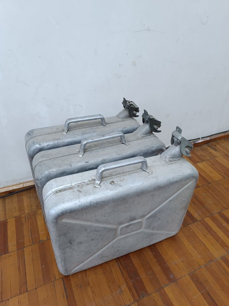 Продам канистры 20-10