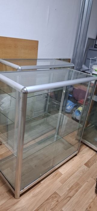 Стеклянные ветрины