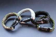 Гривна за оцеляване от паракорд с магнезиева запалка и свирка paracord