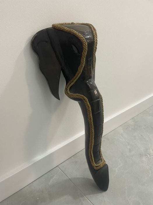 Statueta perete lucrata manual,foarte veche