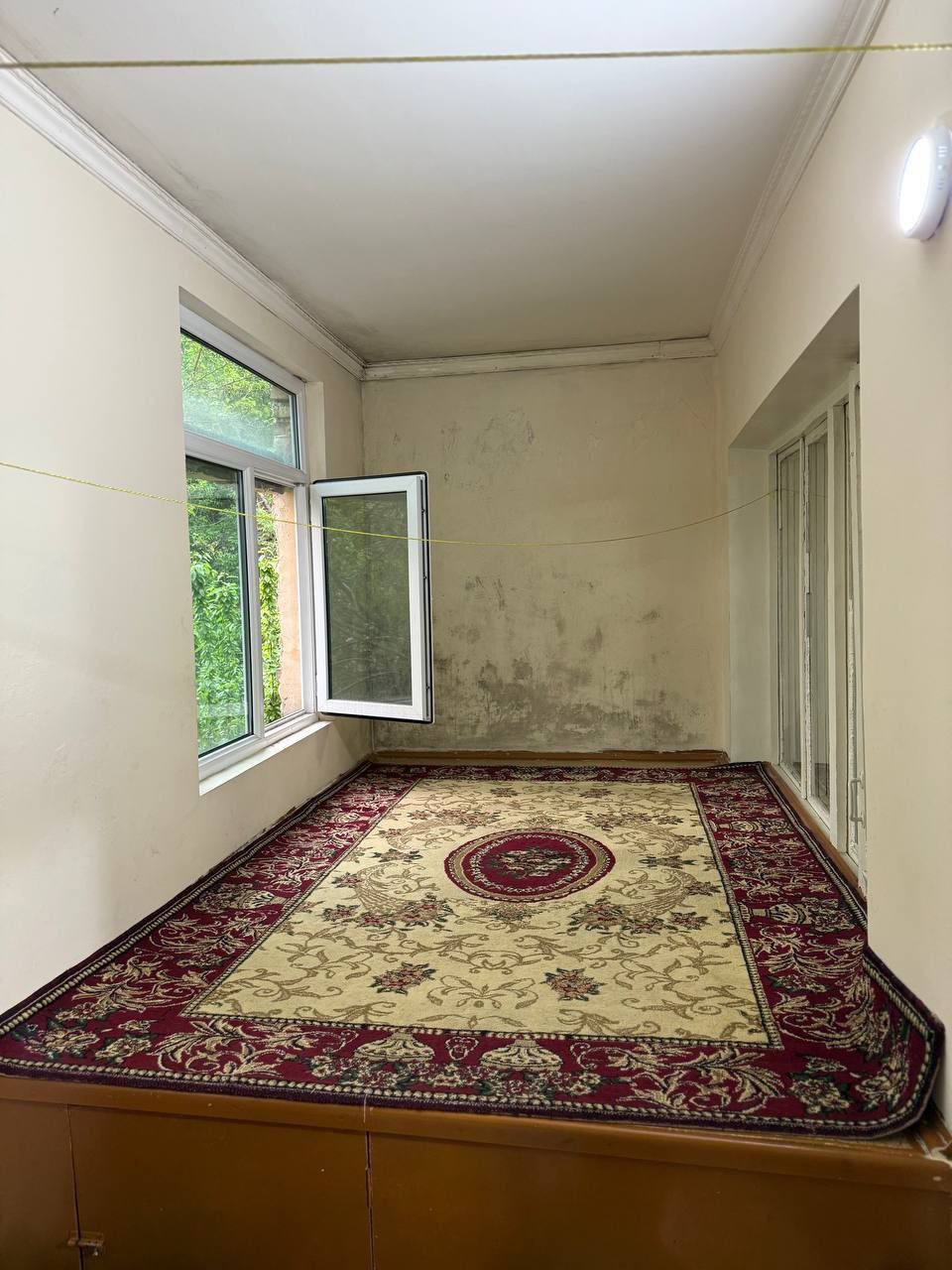 Olmozor metironi oldida 12daqilalik yul ovtobus bekati xam yaqin