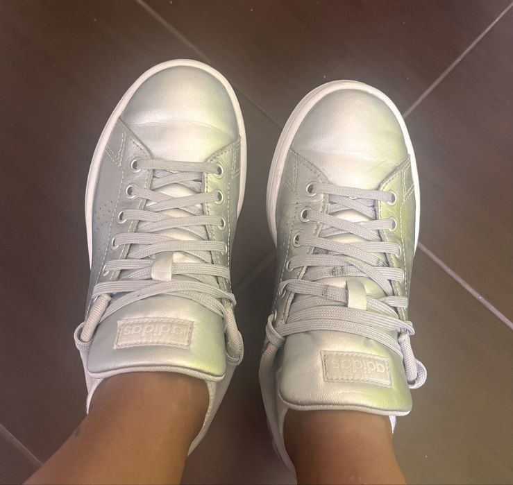 Adidas marime 36, purtati putin, impecabili.