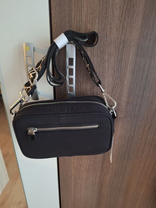 Малка чанта през рамо