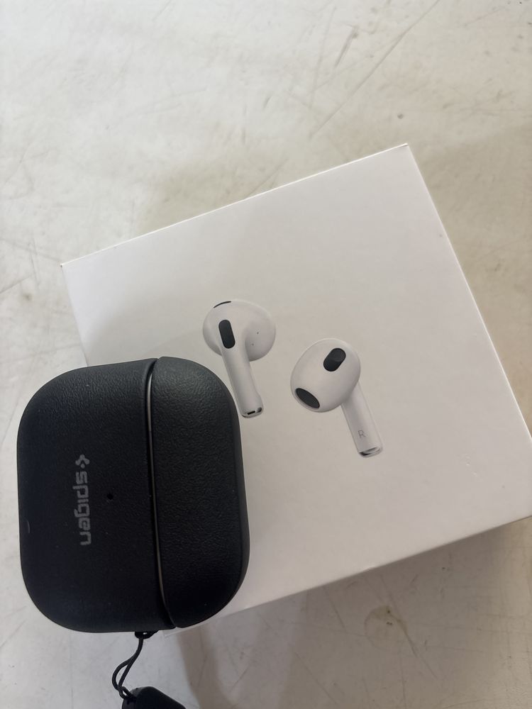 Продам airpods 3