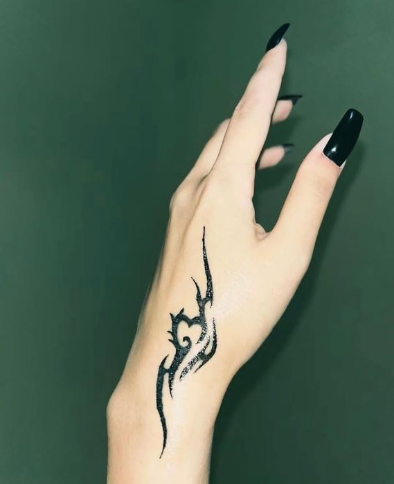 Тату-мастер в салоне Gulibrows (Водник-1)