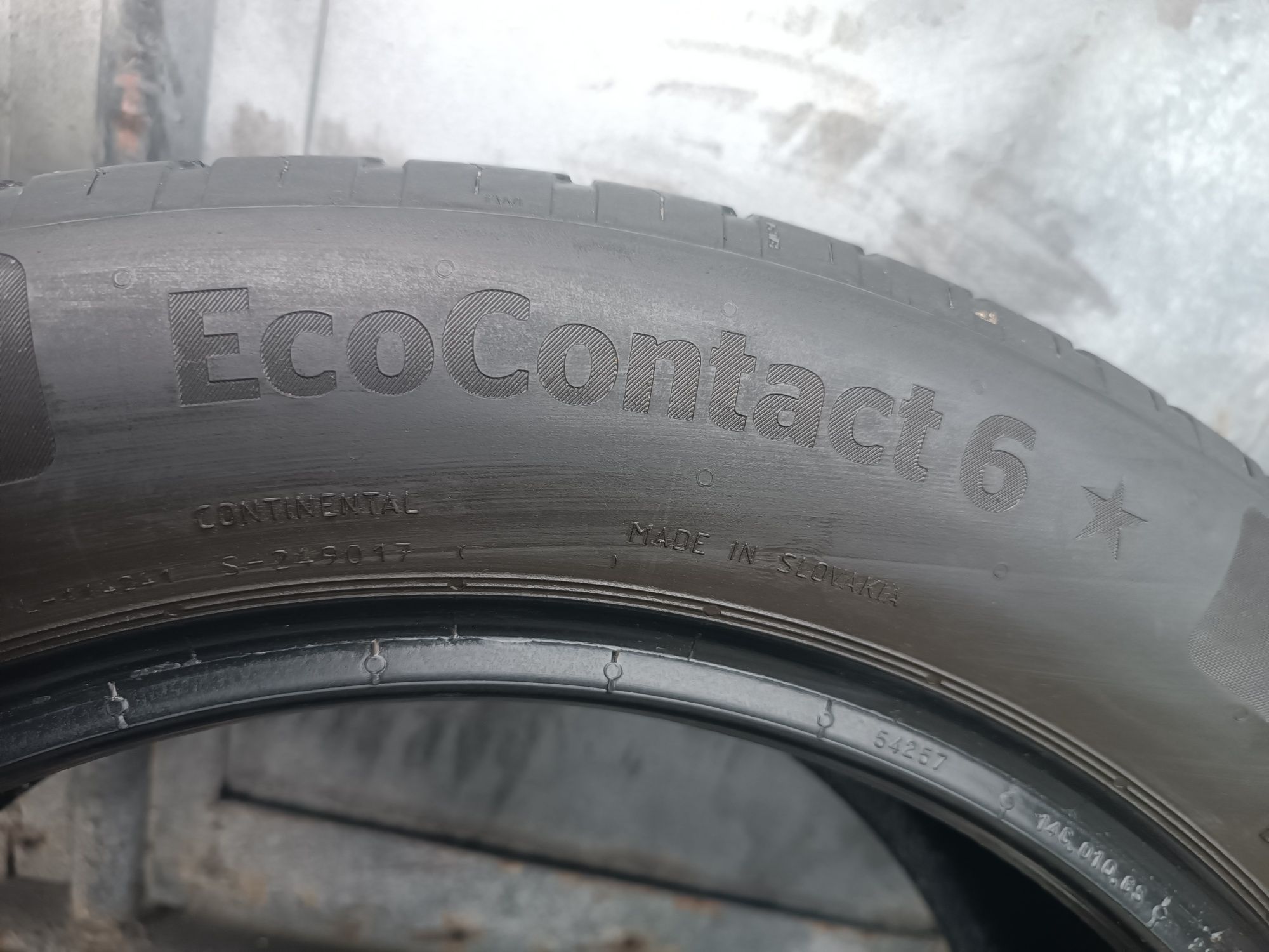 225/50/17 Continental