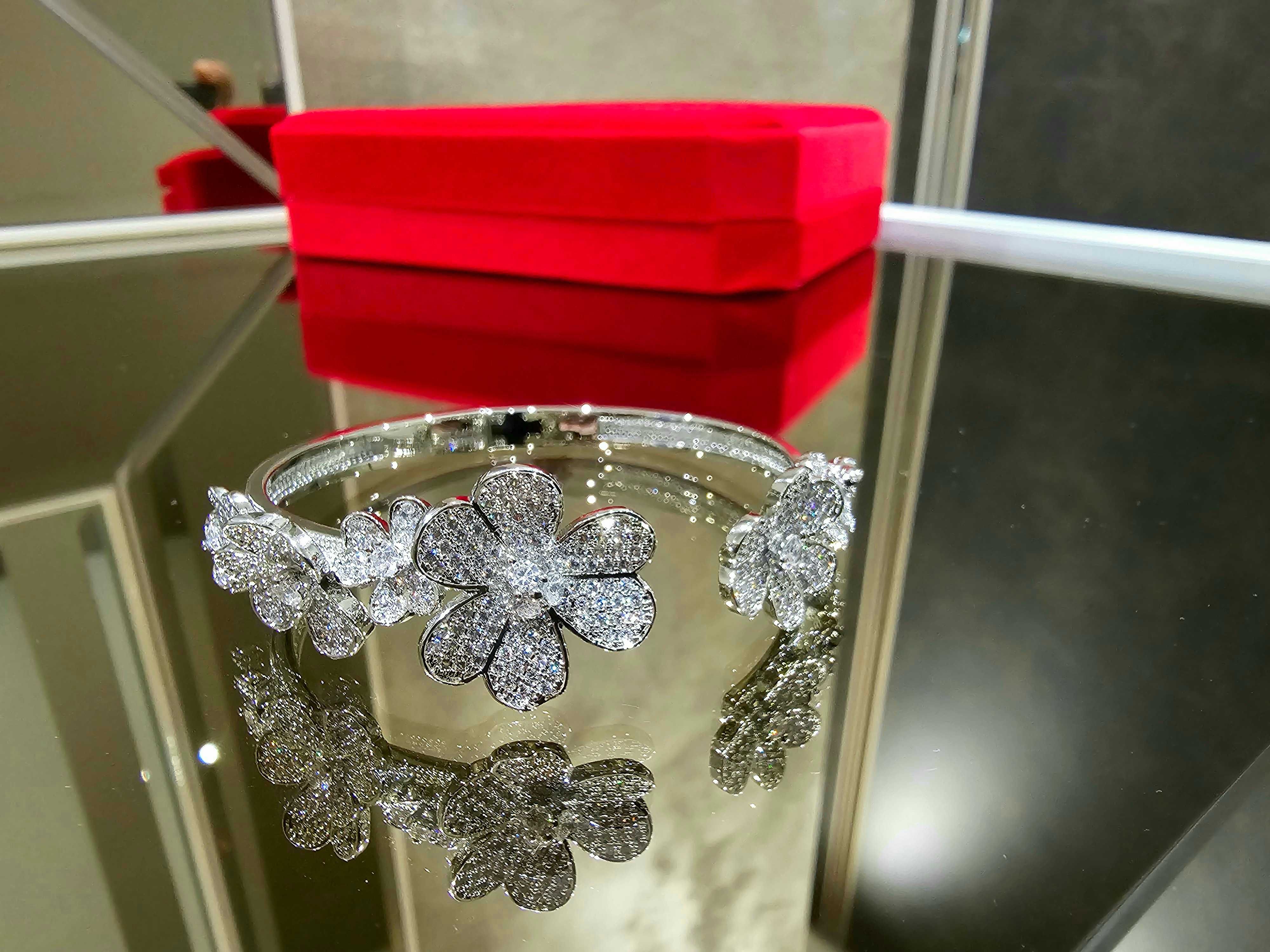 Van Cleef & Arpels VCA Silver 7 Flowers Frivole Diamond Дамска Гривна