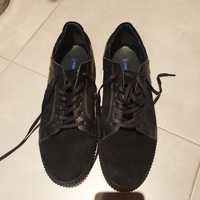Нови обувки Теодор