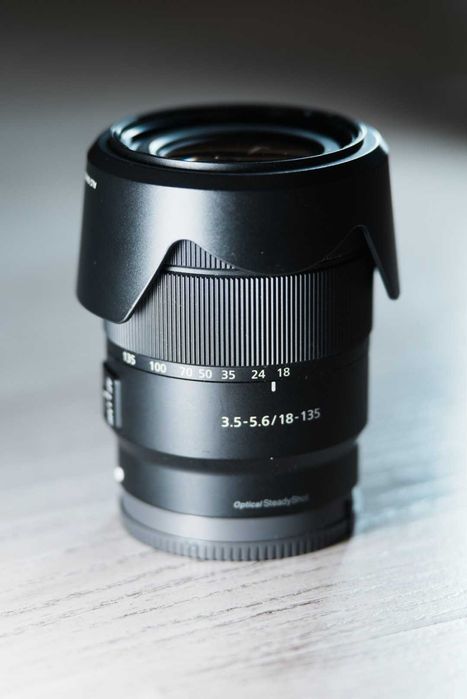 Объектив Sony 18-135mm f/3.5-5.6