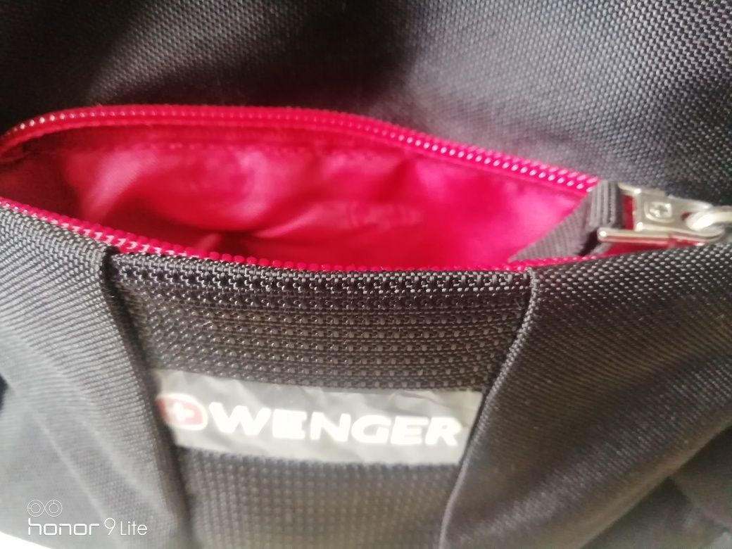 Wenger swiss, нова чанта тип "банан" за през рамо и за кръст.