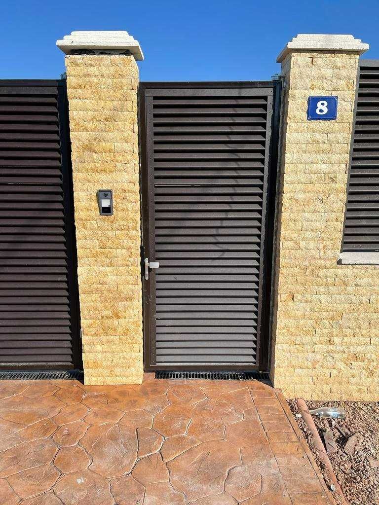 Construim garduri din sipca metalica, tabla, panou stil jaluzele, BCA