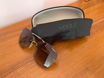 Оригинални слънченви очила Vogue с калъф и кърпичка