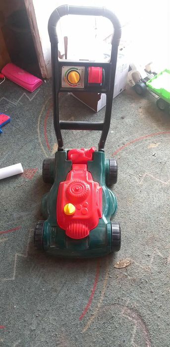 Vând jucarele copii