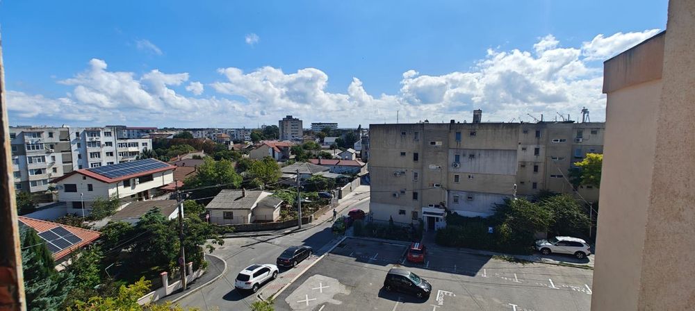 Vand apartament in Mangalia cu balcon.