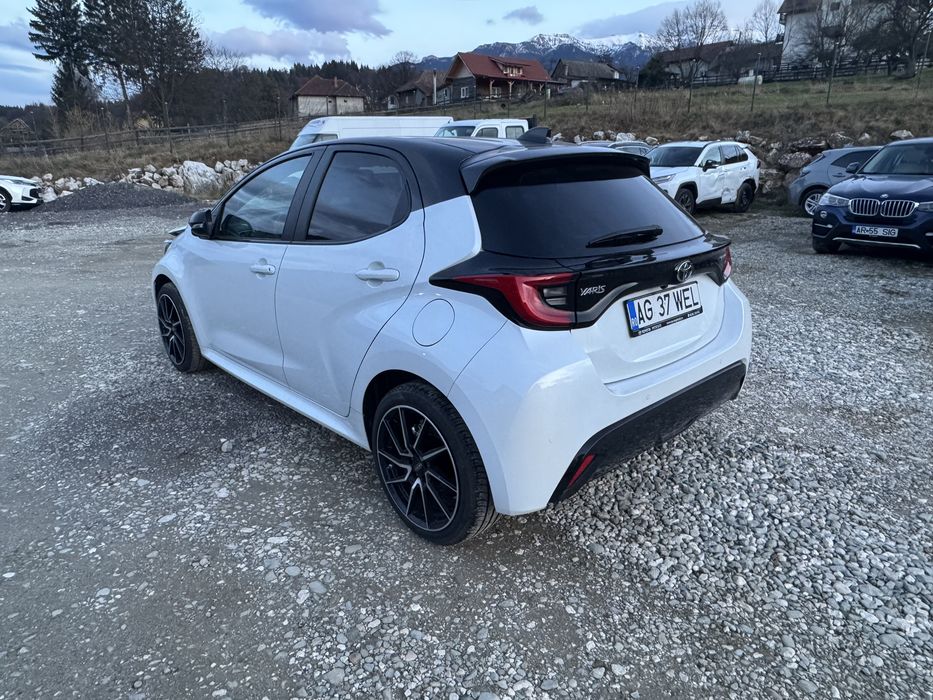 Toyota yaris 1.5 hybrid full extra bitone 2024 avariat