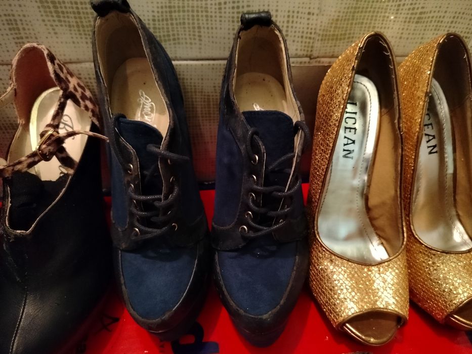 Продавам дамски обувки с висок ток