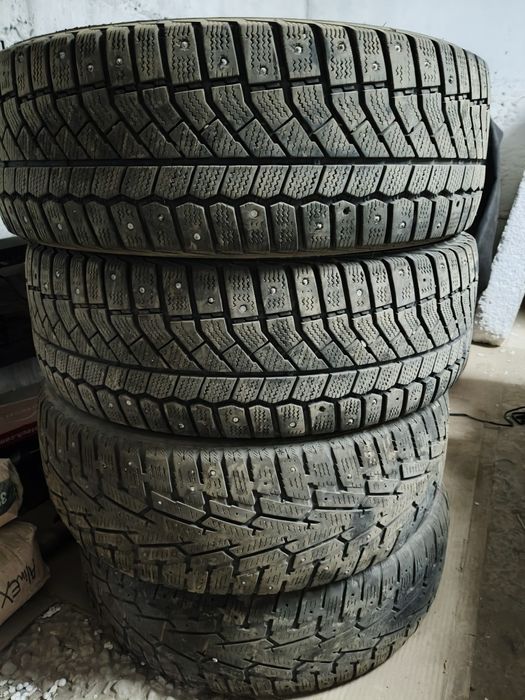 Зимние шины 4-еу барлығы  215/60 R16 Конплект