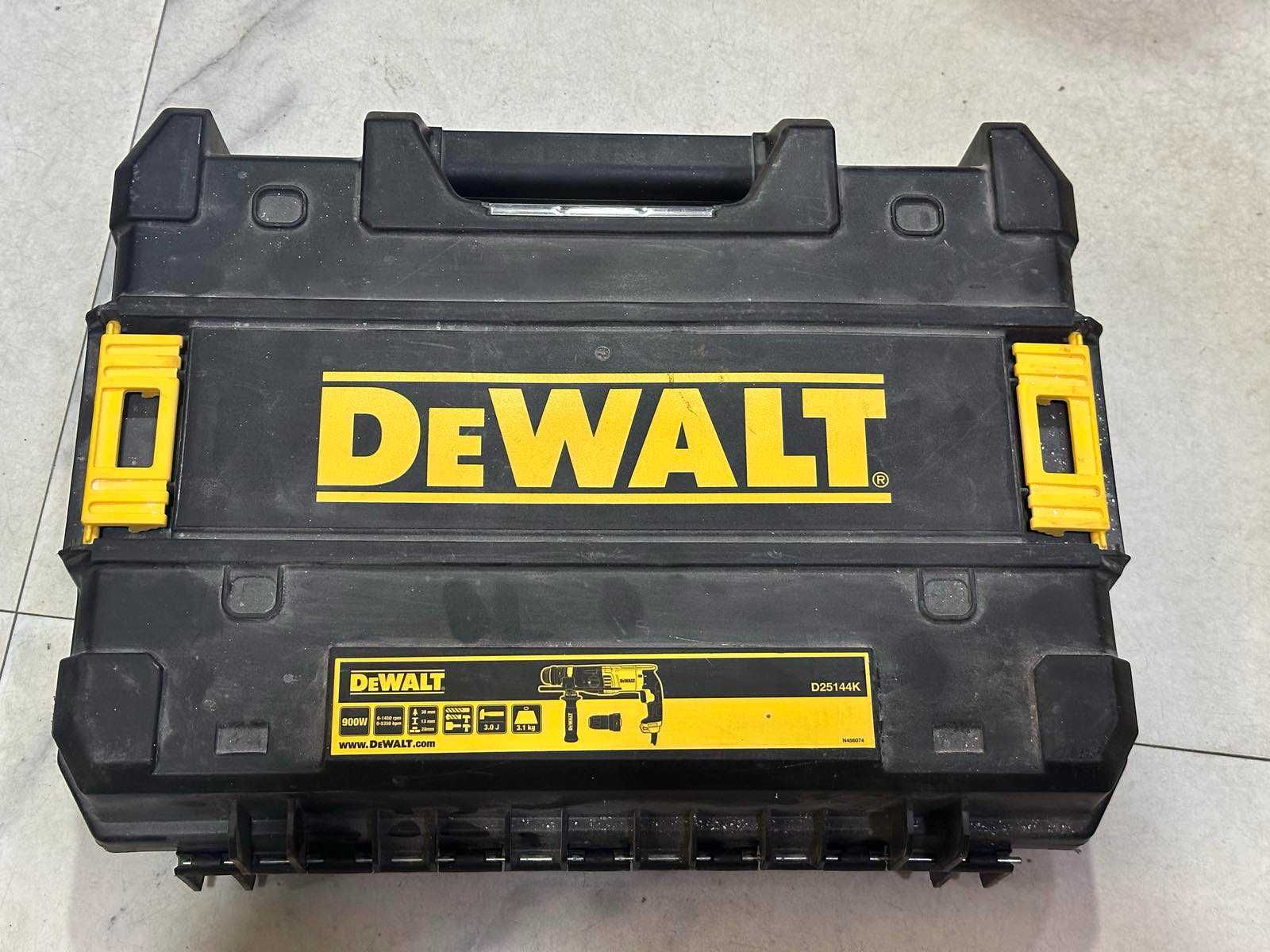 Перфоратор DEWALT D25144K-QS