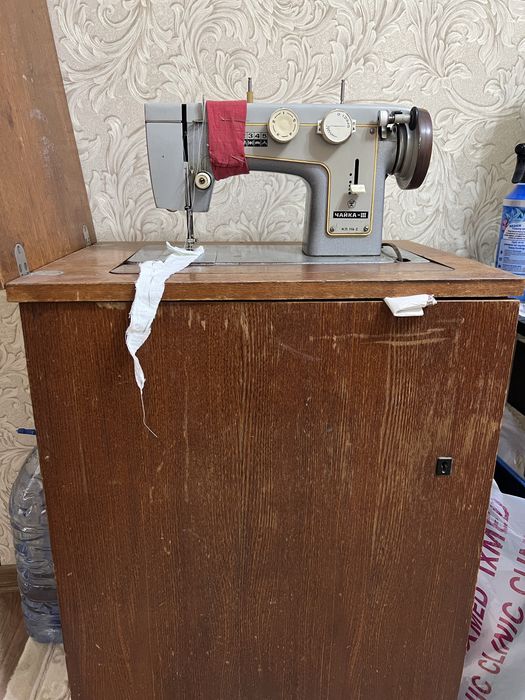Швейная машинка Чайка