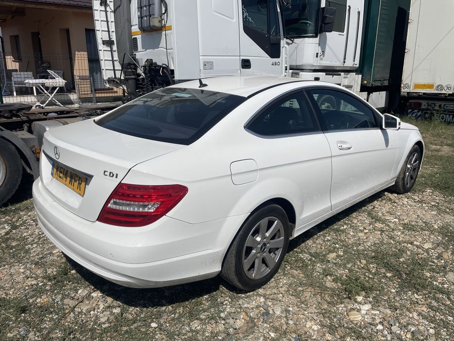 Usa / portiera / usi Mercedes w204 coupe / alb stanga / dreapra