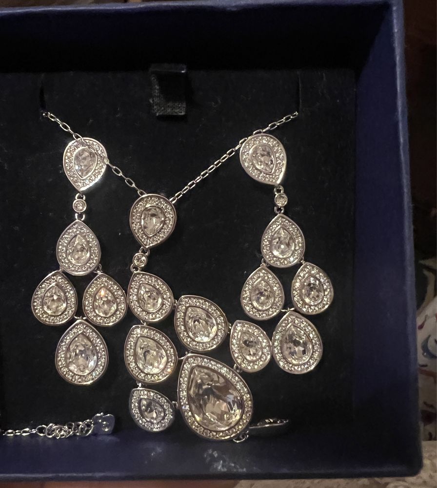 Set swarovski alb cu poetre albe original