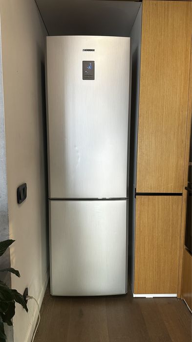 Холодильник Samsung