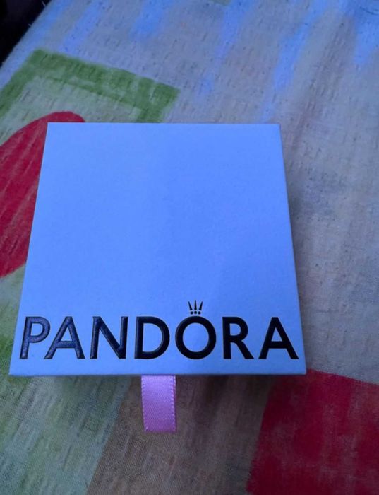 Vând Brățară Pandora cu 2 charm-uri