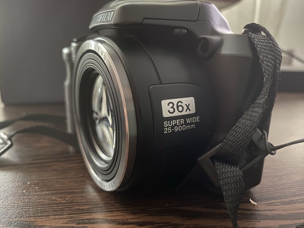 Fujifilm FinePix S8600 x36 zoom