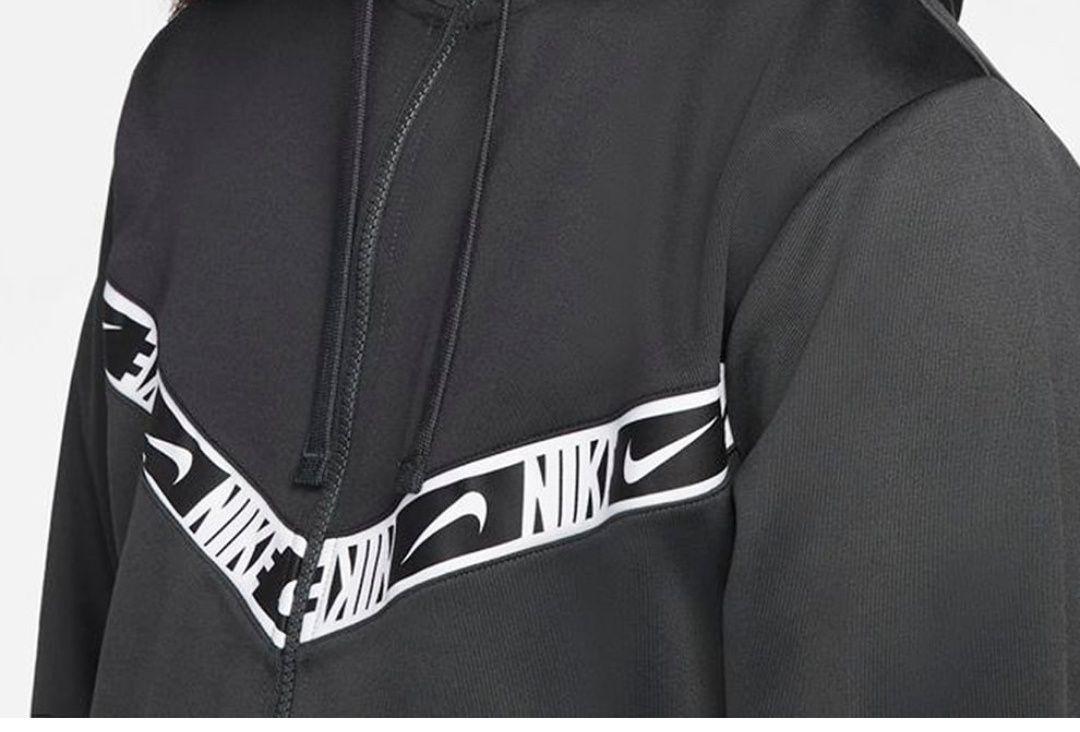 Nike худи обличано веднъж