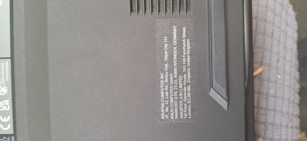 Vand pentru piese Laptop Gaming ASUS ROG Strix G17 G713RC Ryzen™ 7