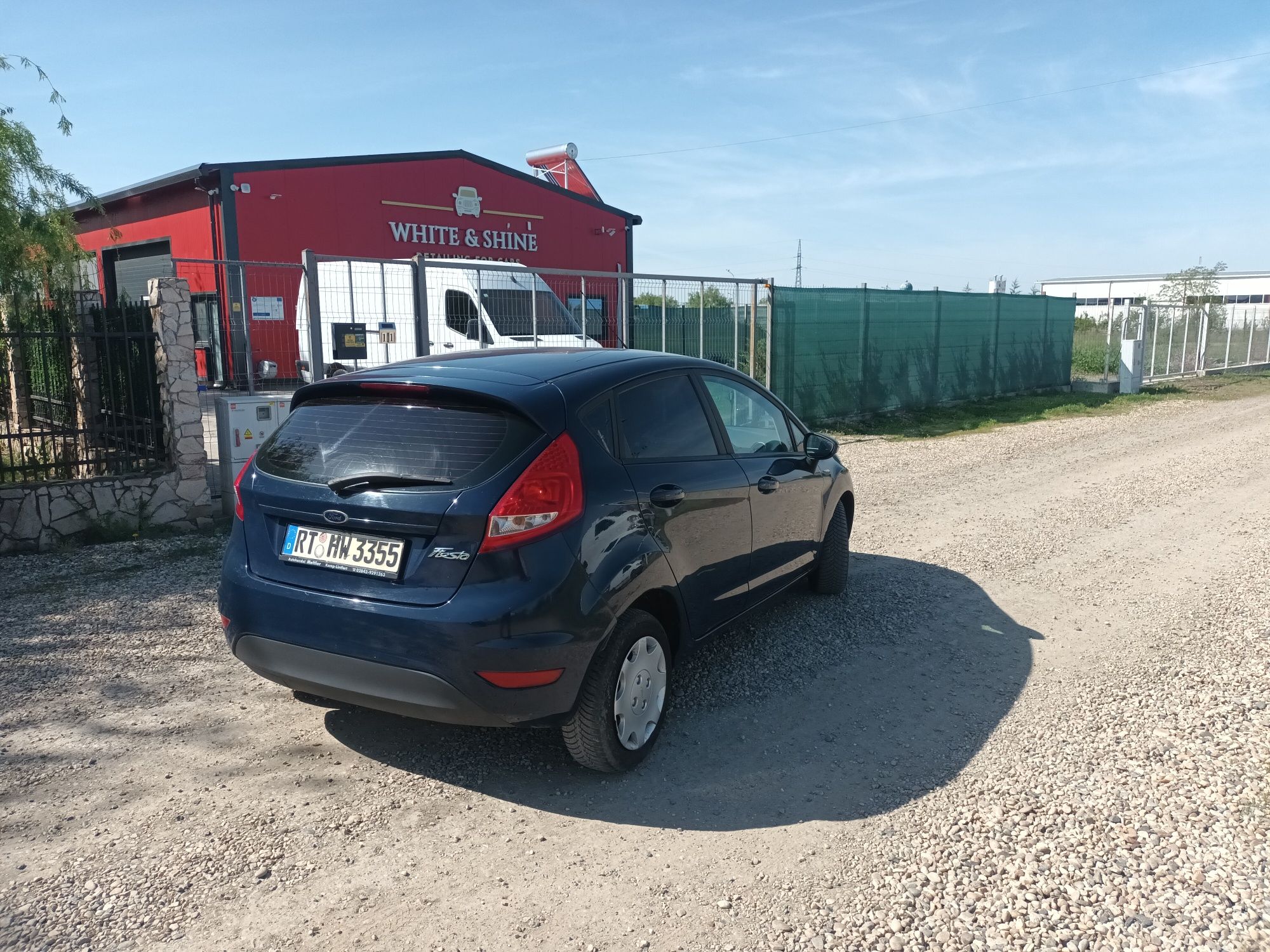 Vand ford fiesta benzina recent adus