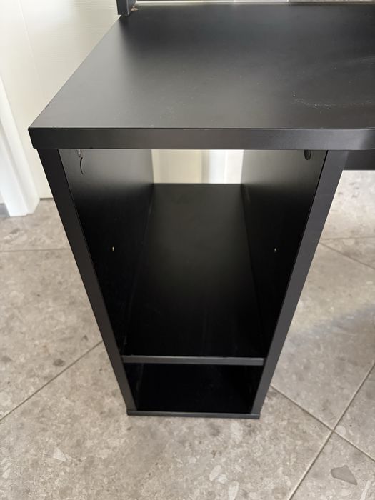 Продавам геймърско бюро с надстройка.