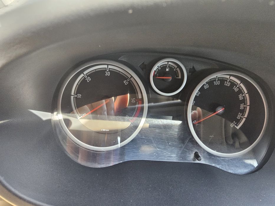 Dezmembrez opel corsa D 1.3 cdti