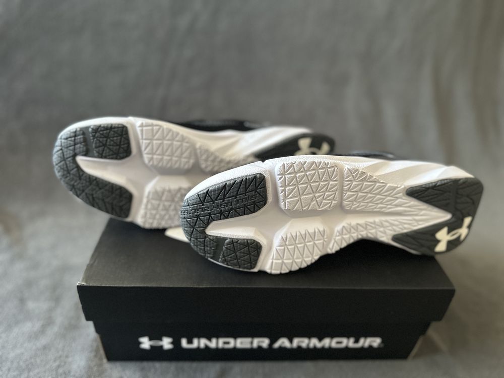 Оригинални нови маратонки Under Armour
