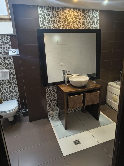 Închiriez apartament cu 3 camere