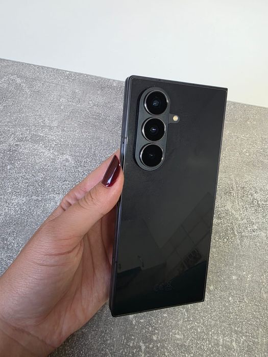 Vând samsung galaxy z fold7 512gb impecabil,negru